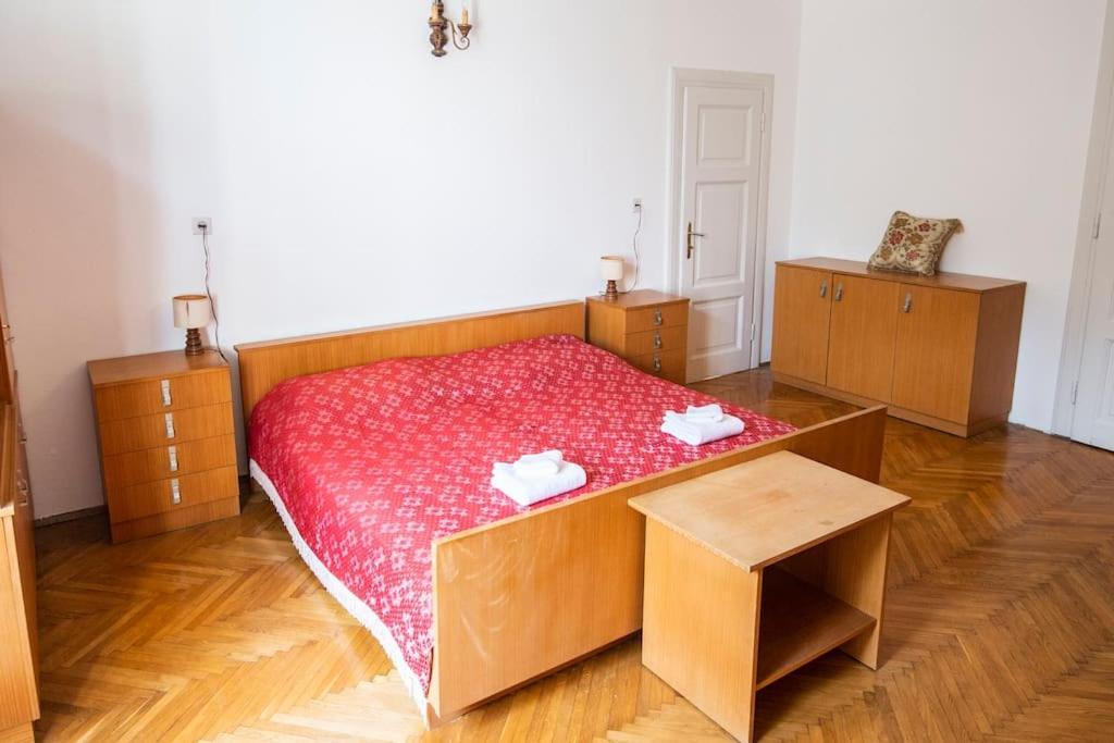 Socialist Experience In The City Center Любляна Екстериор снимка