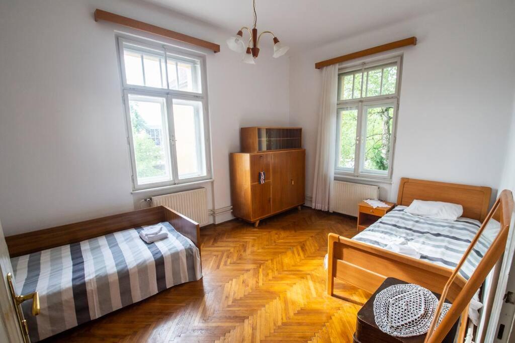 Socialist Experience In The City Center Любляна Екстериор снимка
